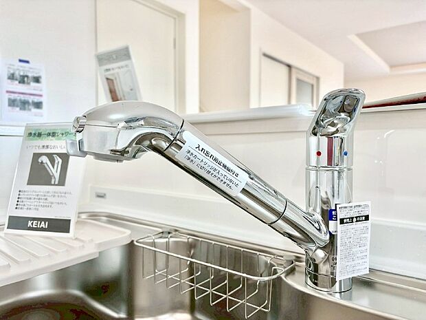 いつでも清潔なおいしいお水を。一つの水栓で水道水と浄水を使い分け。