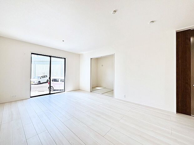 日当たりの良いリビング。お気に入りのグリーンを飾れば更に心地よさがアップ！