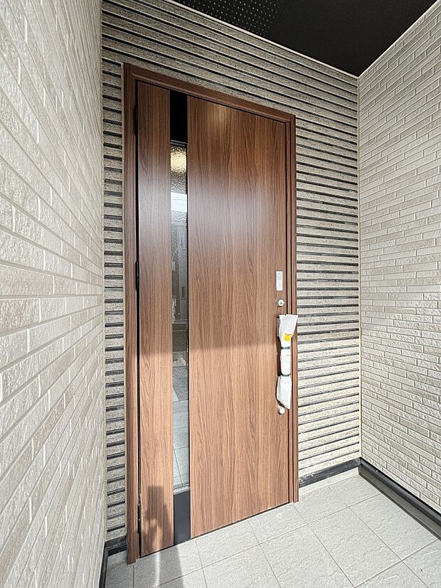 大切な家族、来客を出迎える玄関。