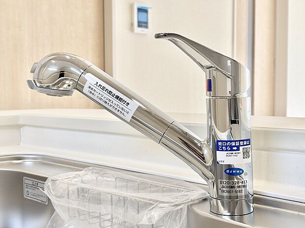 いつでも清潔なおいしいお水を。一つの水栓で水道水と浄水を使い分け。