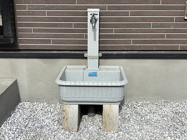 外水栓があると、庭のお手入れやちょっとした手洗い・洗車に便利です!