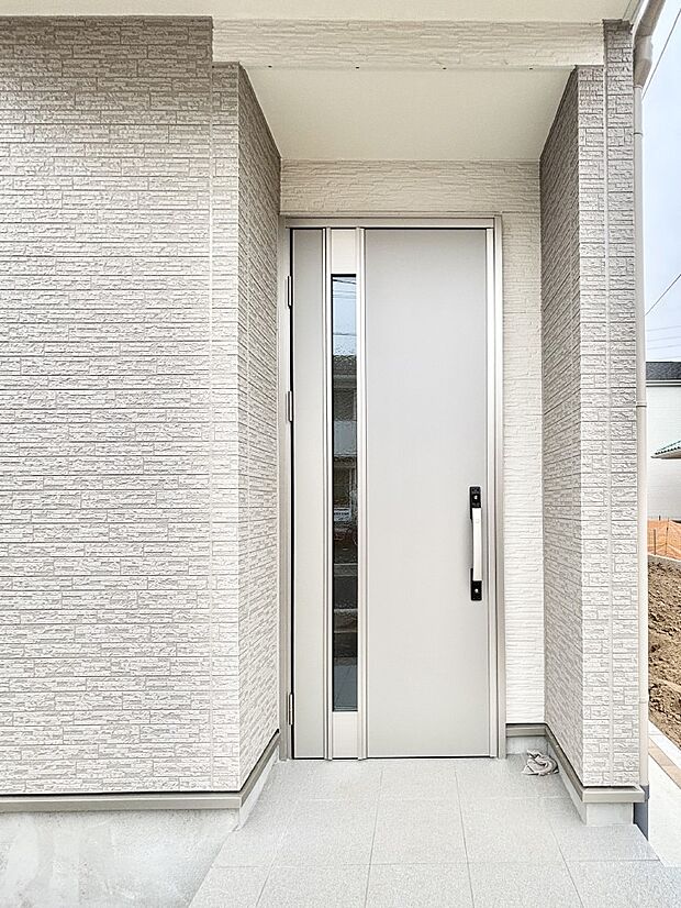 大切な家族、来客を出迎える玄関。