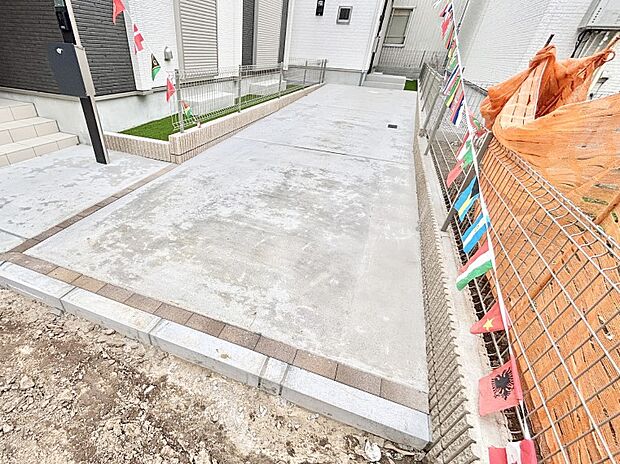 駐車2台可能！急なお客様の駐車に。また、ご家族の自転車スペースとしても大活躍。