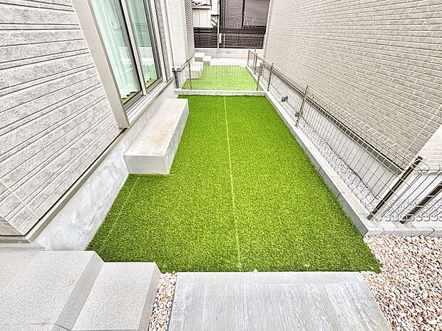 季節のお花を植えて彩りをプラス！