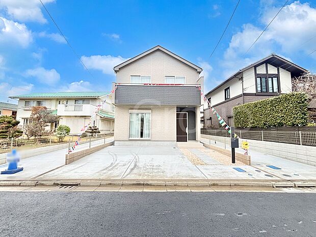 シンプルで落ち着きのある建物は住むかたの個性でオリジナルなものになっていきます。