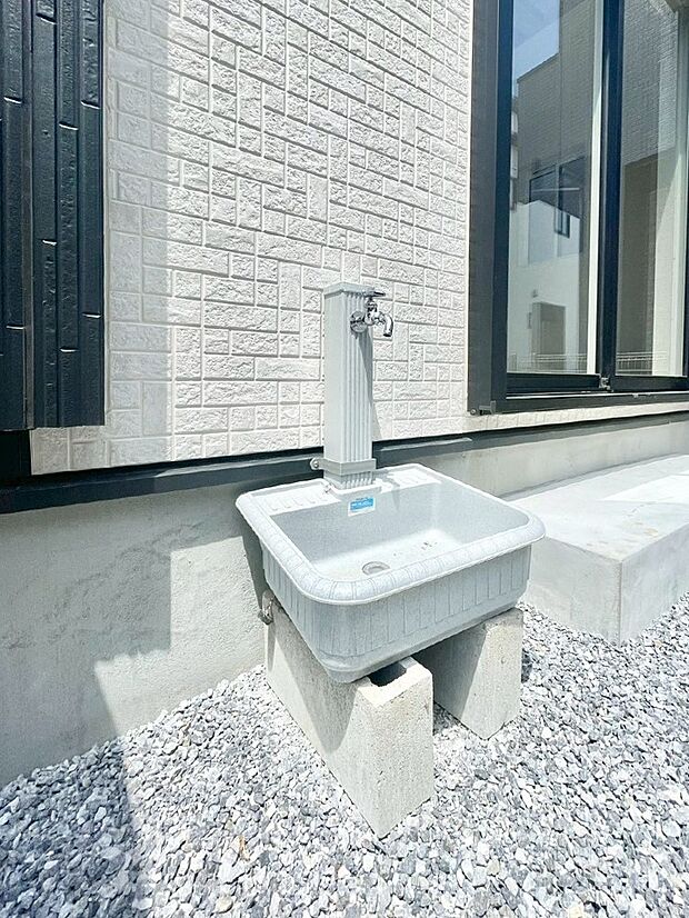 外水栓があると、庭のお手入れやちょっとした手洗い・洗車に便利です!