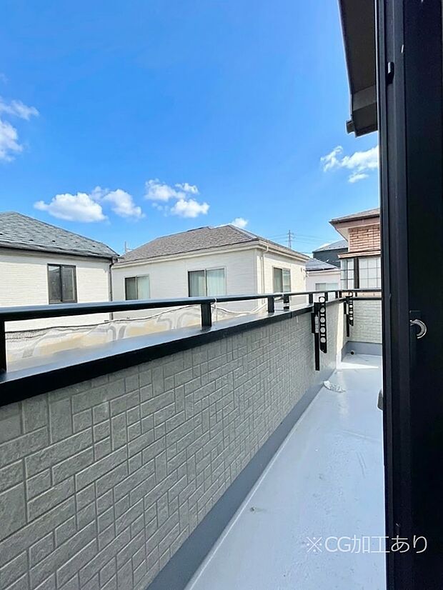 ゆったりバルコニーだから沢山お洗濯ものを干せます。