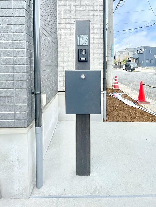 シンプルデザインのポスト。