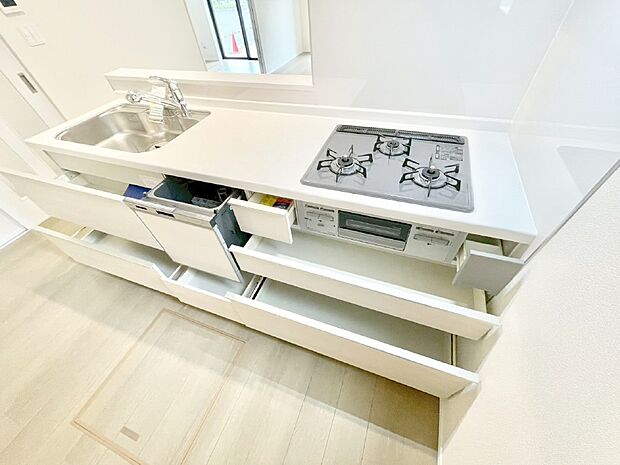 使いやすさを優先したスライド式収納タイプ！