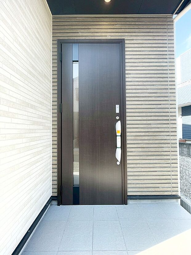 大切な家族、来客を出迎える玄関。