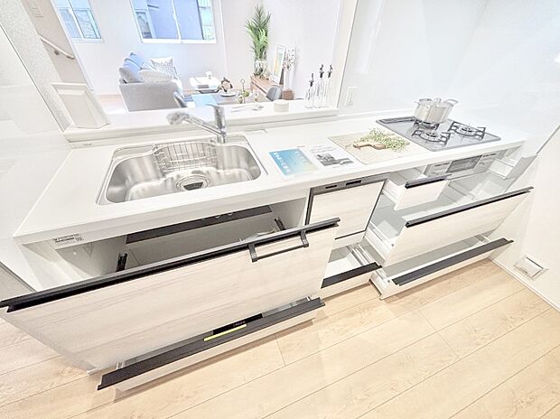 使いやすさを優先したスライド式収納タイプ!