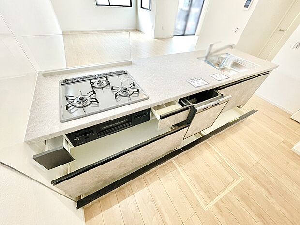 使いやすさを優先したスライド式収納タイプ！