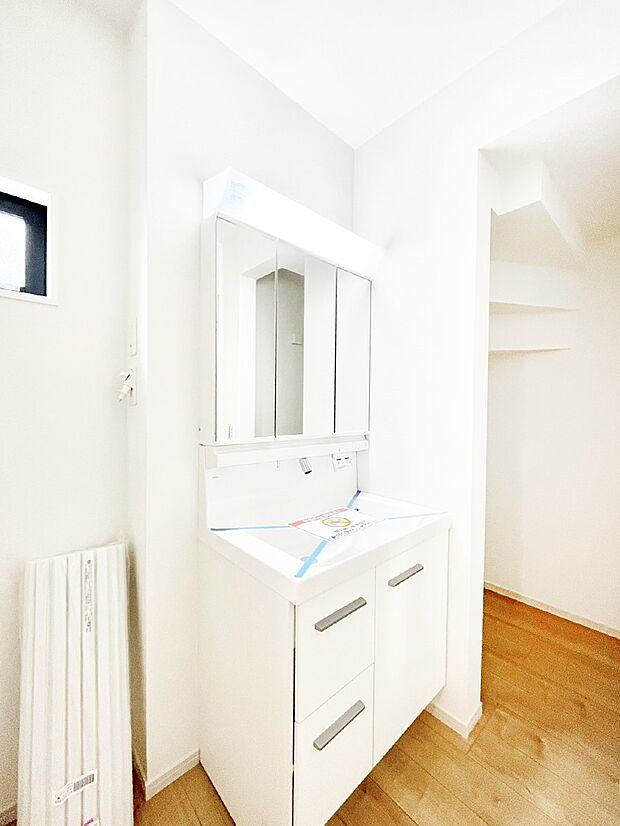 ゆとりの洗面スペースで朝の身支度もラクラク