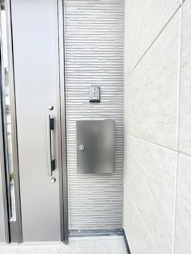 シンプルデザインのポスト