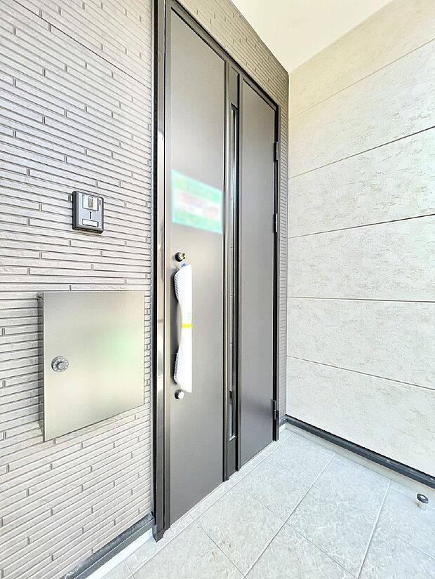 大切な家族、来客を出迎える玄関。