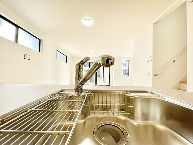 いつでも清潔なおいしいお水を。一つの水栓で水道水と浄水を使い分け。