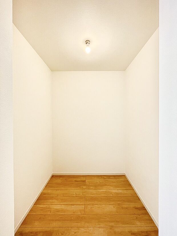 ウォークインクローゼットの活用で生活空間スッキリ  