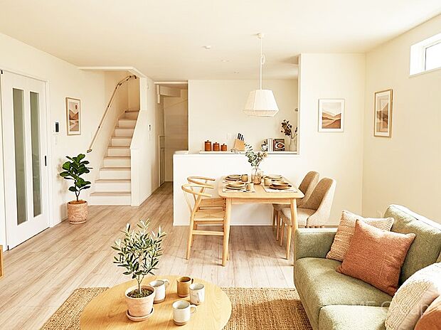 対面キッチン＆リビングイン階段を採用した家族の絆深まるＬＤＫ　※家具はCGです