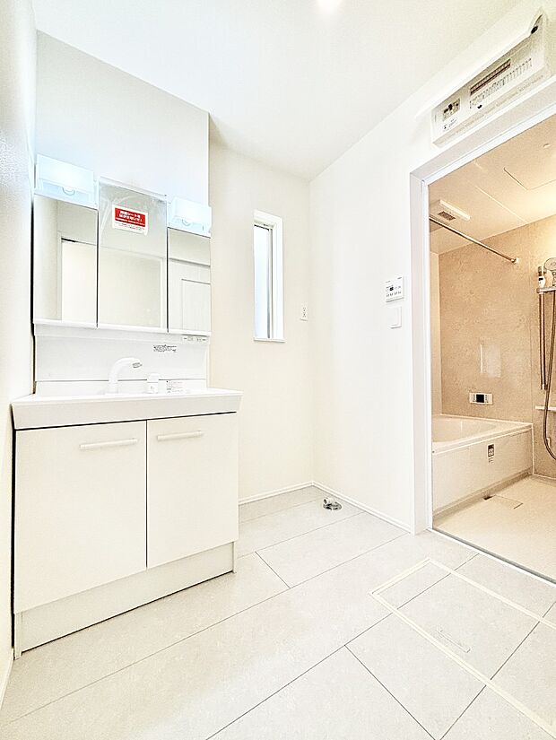 清潔感のある快適空間です。毎日の身支度も気持ち良くお使い頂けます。 