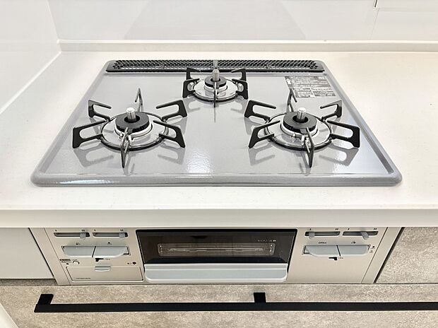 ガスコンロはSiセンサー搭載。火力調節や焦げ付き・消し忘れも防いでくれます。