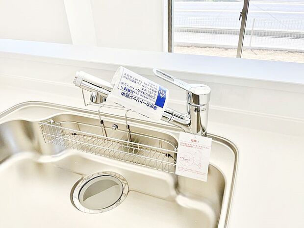 いつでも清潔なおいしいお水を。一つの水栓で水道水と浄水を使い分け。