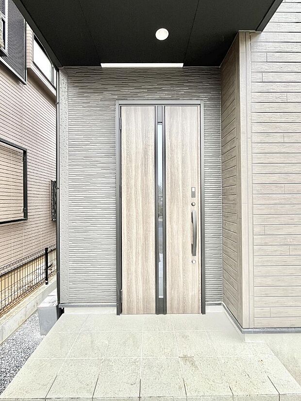 大切な家族、来客を出迎える玄関。