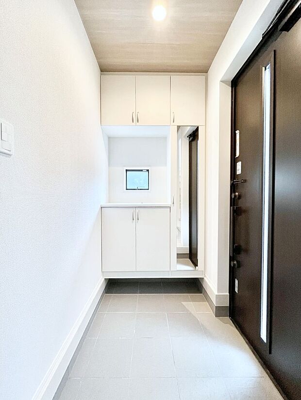 飾り棚を利用して、お越しいただくお客様をおもてなしできます。