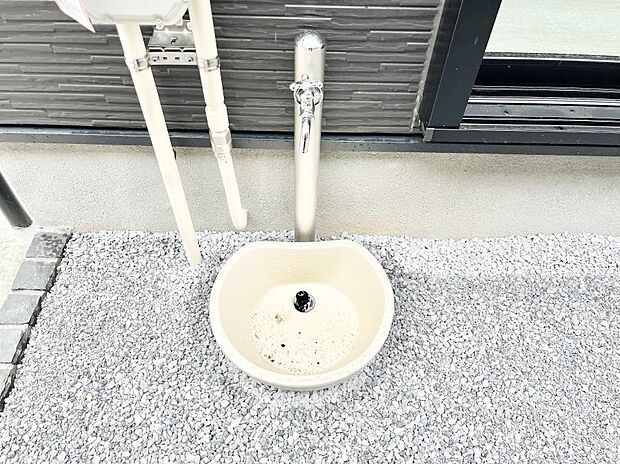 ガーデニングやお掃除に便利な外水栓  