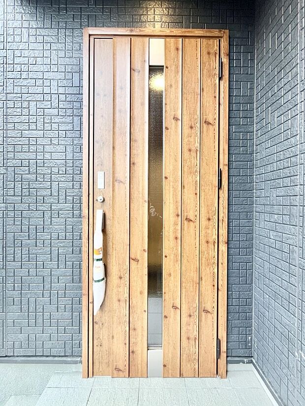 大切な家族、来客を出迎える玄関。