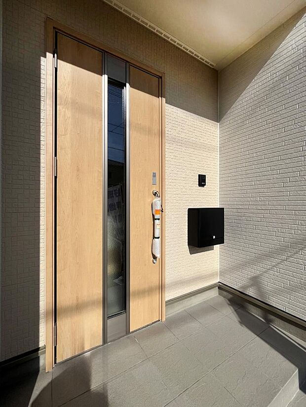 大切な家族、来客を出迎える玄関。