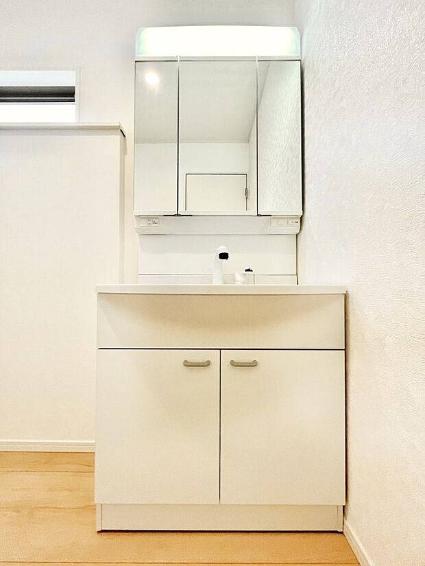 収納力と機能性に優れた洗面化粧台