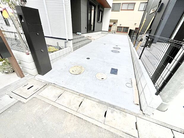 カースペースは2台駐車可。セカンドカーや来客時に便利です！