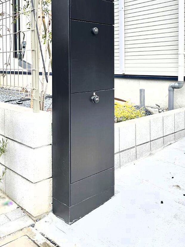 荷物の受け取りが多い方も安心！不在時にも荷物が受け取れる宅配BOX付きです。