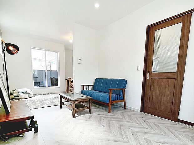 明るい2階リビング!外からの視線をシャットアウトして家族のプライバシーを守ります