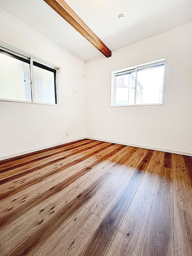 2面採光で気持ちよく自然光が取り入れられるのでお子様のお部屋にもピッタリ