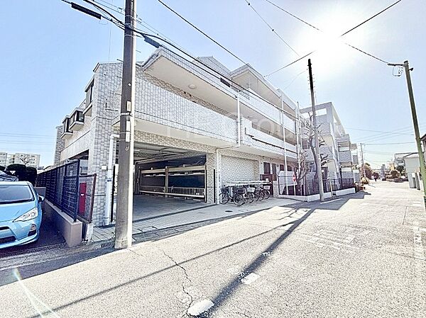 外観 生活に便利な地に伸びやかな家族の生活風景を描く住まい