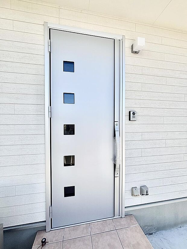 住まいの顔を演出する、玄関ドア。 　