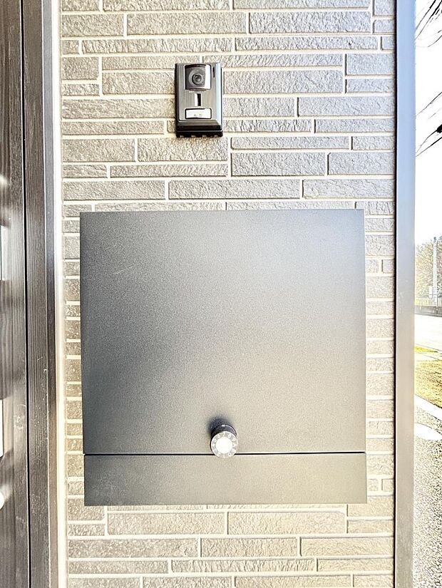 シンプルデザインのポスト。