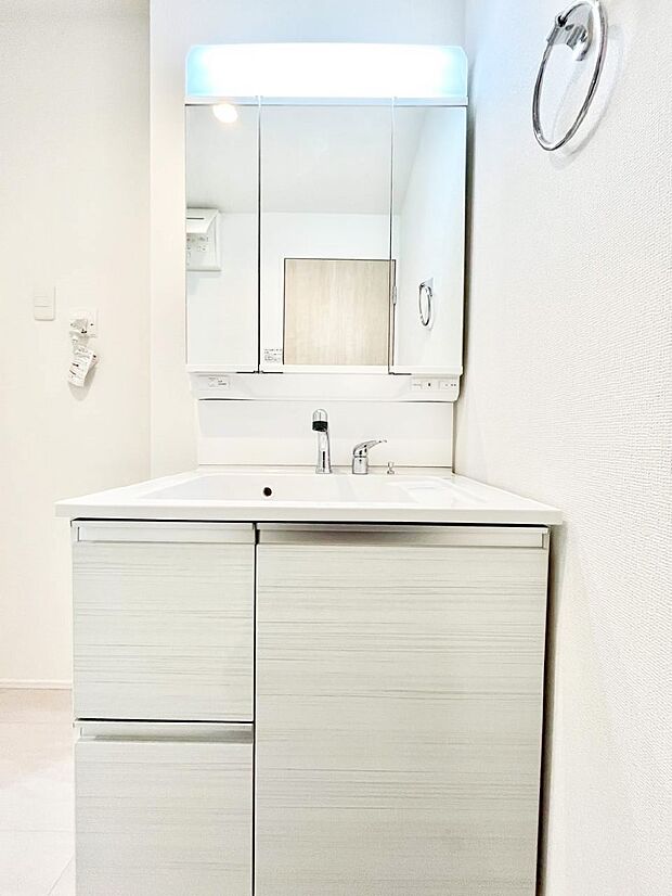 収納力と機能性に優れた洗面化粧台