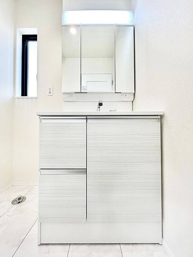 収納力と機能性に優れた洗面化粧台