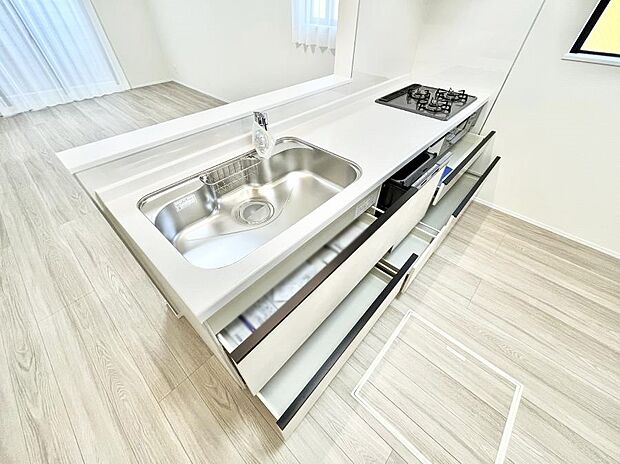 使いやすさを優先したスライド式収納タイプ！