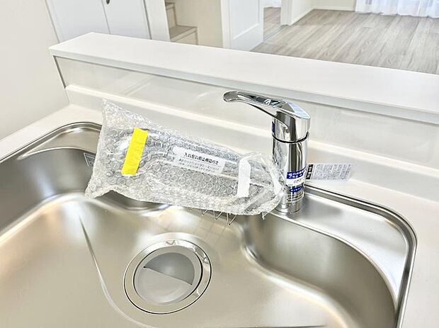 いつでも清潔なおいしいお水を。一つの水栓で水道水と浄水を使い分け。