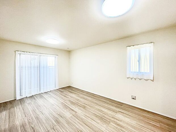 家族の笑顔が自然と生まれてくる、そんな雰囲気のダイニングに仕上がっています。