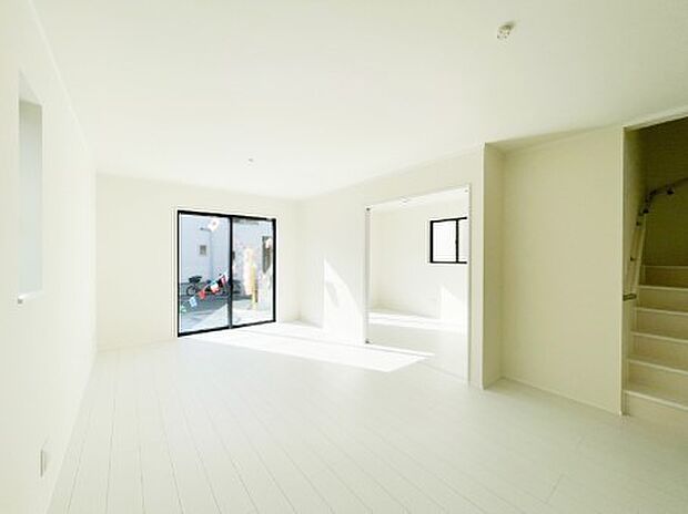 隣接の洋室を開放すればさらに広々空間に