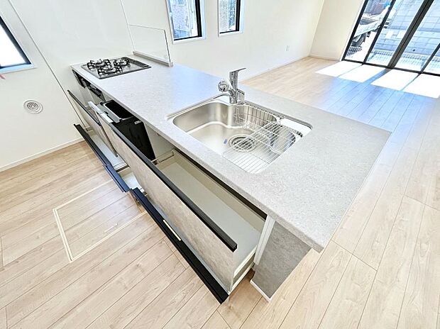 使いやすさを優先したスライド式収納タイプ!