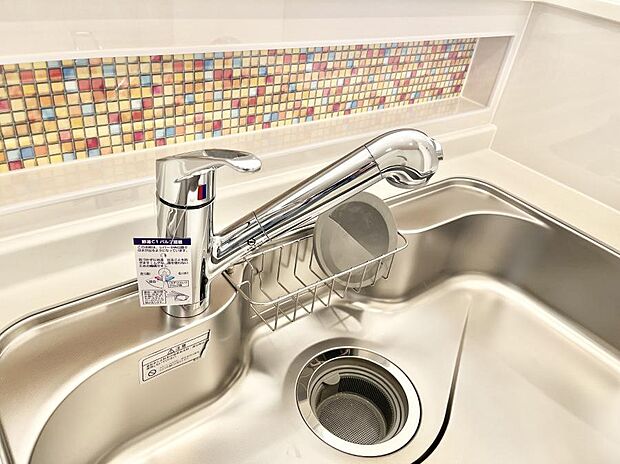 いつでも清潔なおいしいお水を。一つの水栓で水道水と浄水を使い分け。