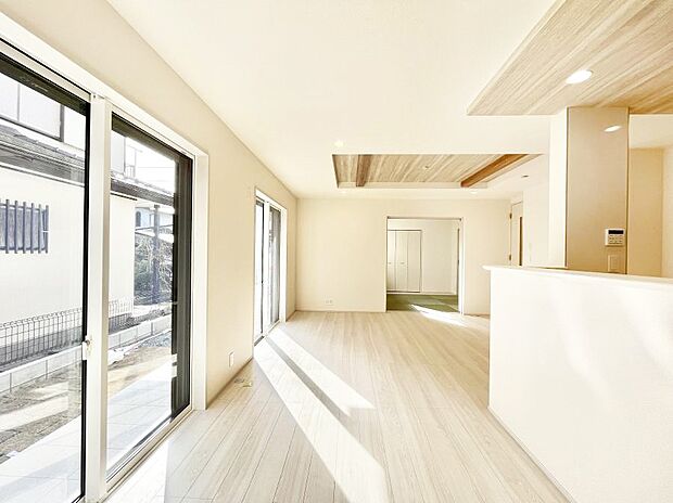 家族の笑顔が自然と生まれてくる、そんな雰囲気のダイニングに仕上がっています