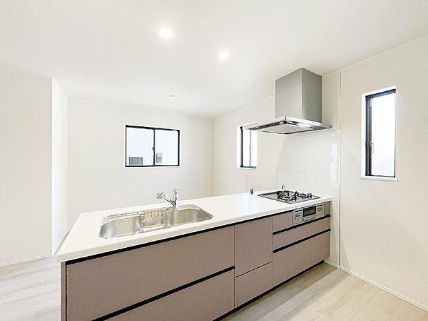 料理をしながらご家族との会話を楽しめる対面カウンターキッチン