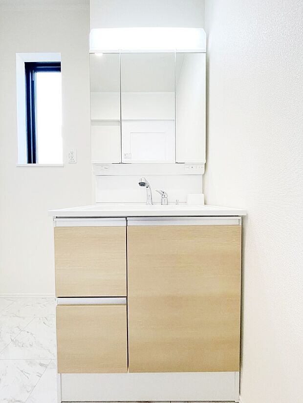 収納力と機能性に優れた洗面化粧台