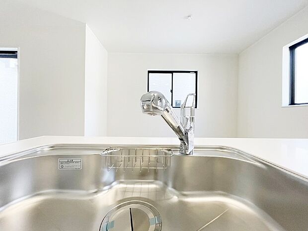 いつでも清潔なおいしいお水を。一つの水栓で水道水と浄水を使い分け。